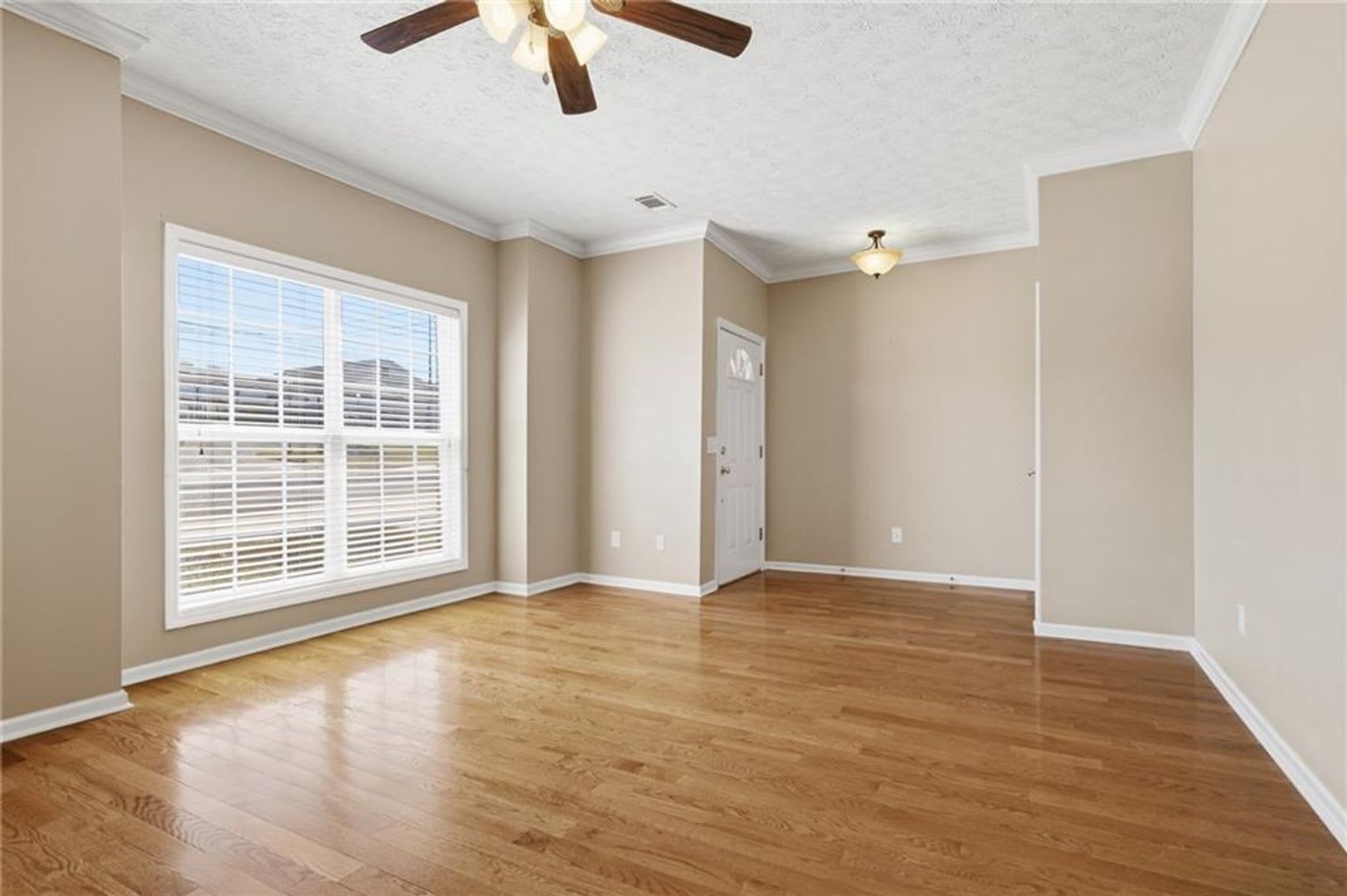 Brick Townhome in Meadowbrook! – photo 3