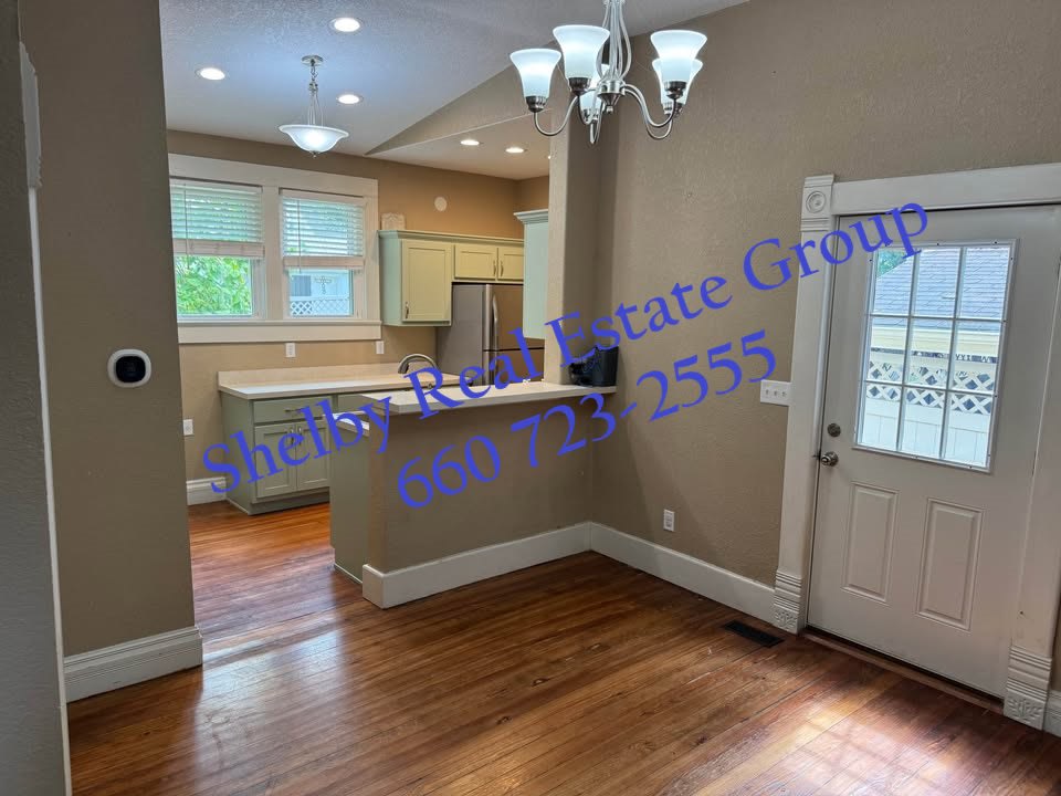 201 S Hickory St – photo 4