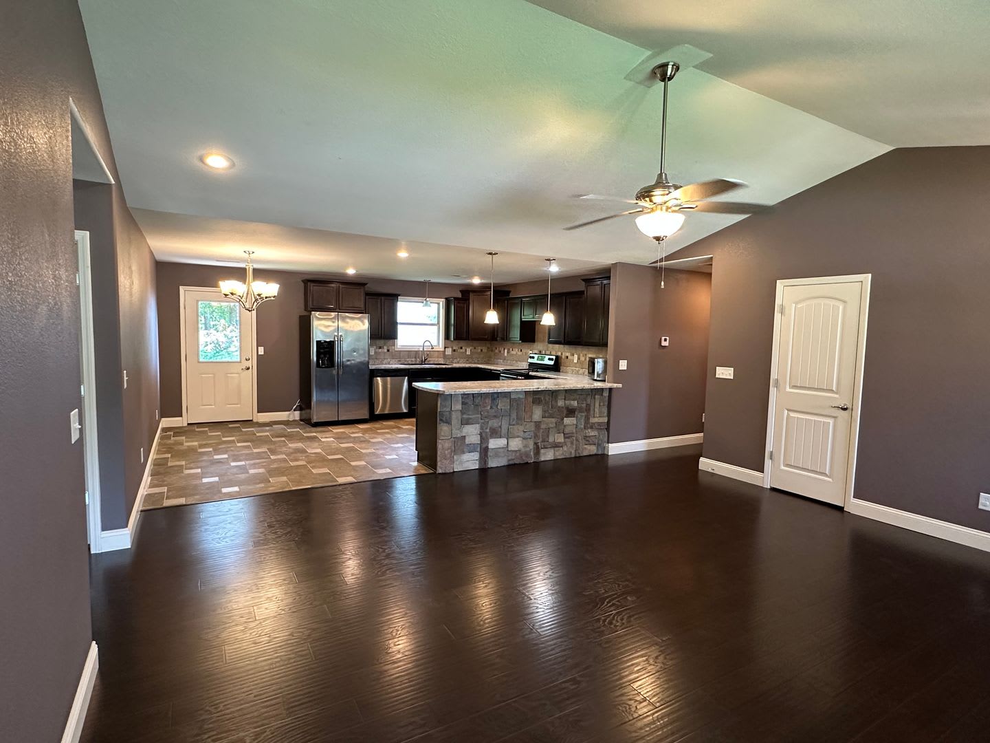 Well Maintained 3 Bed 2 Bath w/ Fence in Waynesville – photo 5