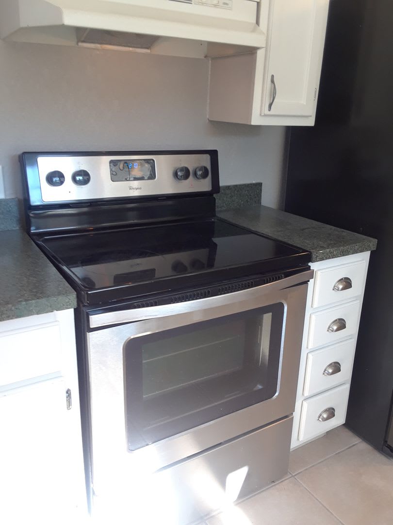 Charming 2BR/1BA Home with Garage & Screened Patio Near Downtown Orlando – photo 5