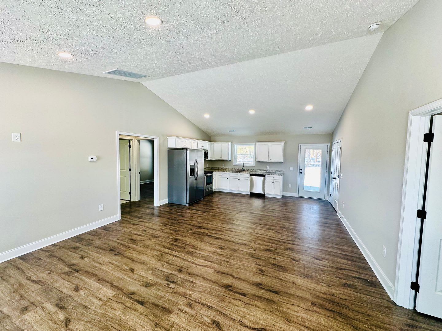 Spacious Duplex with Fence-In Back Yard.... – photo 4