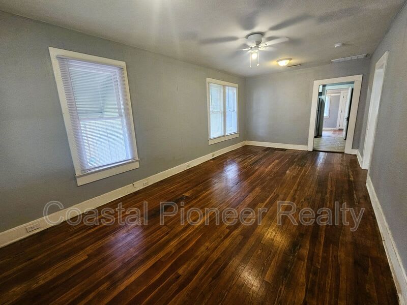 1212 E 32nd Ave. – photo 5