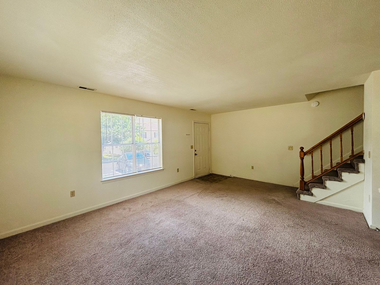 4 Bedroom 2.5 Bath Townhouse – photo 4