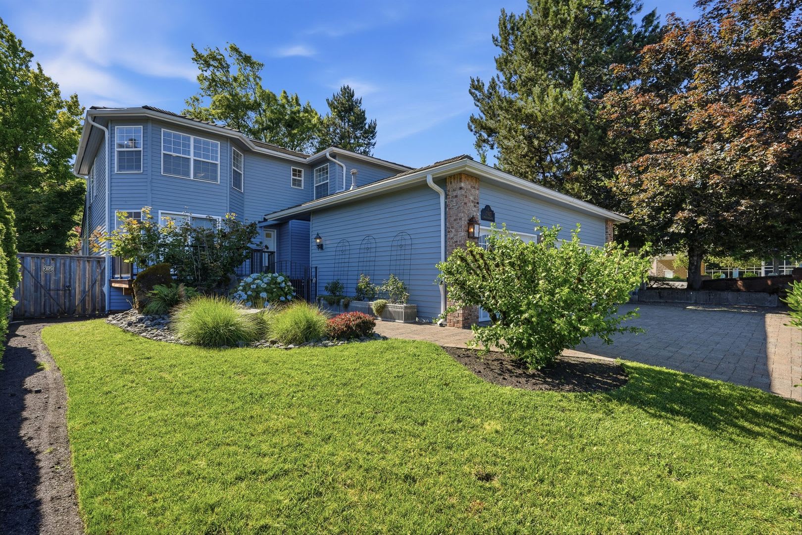 Beautifully Updated Home in Desirable Ridge Lake Park – photo 3