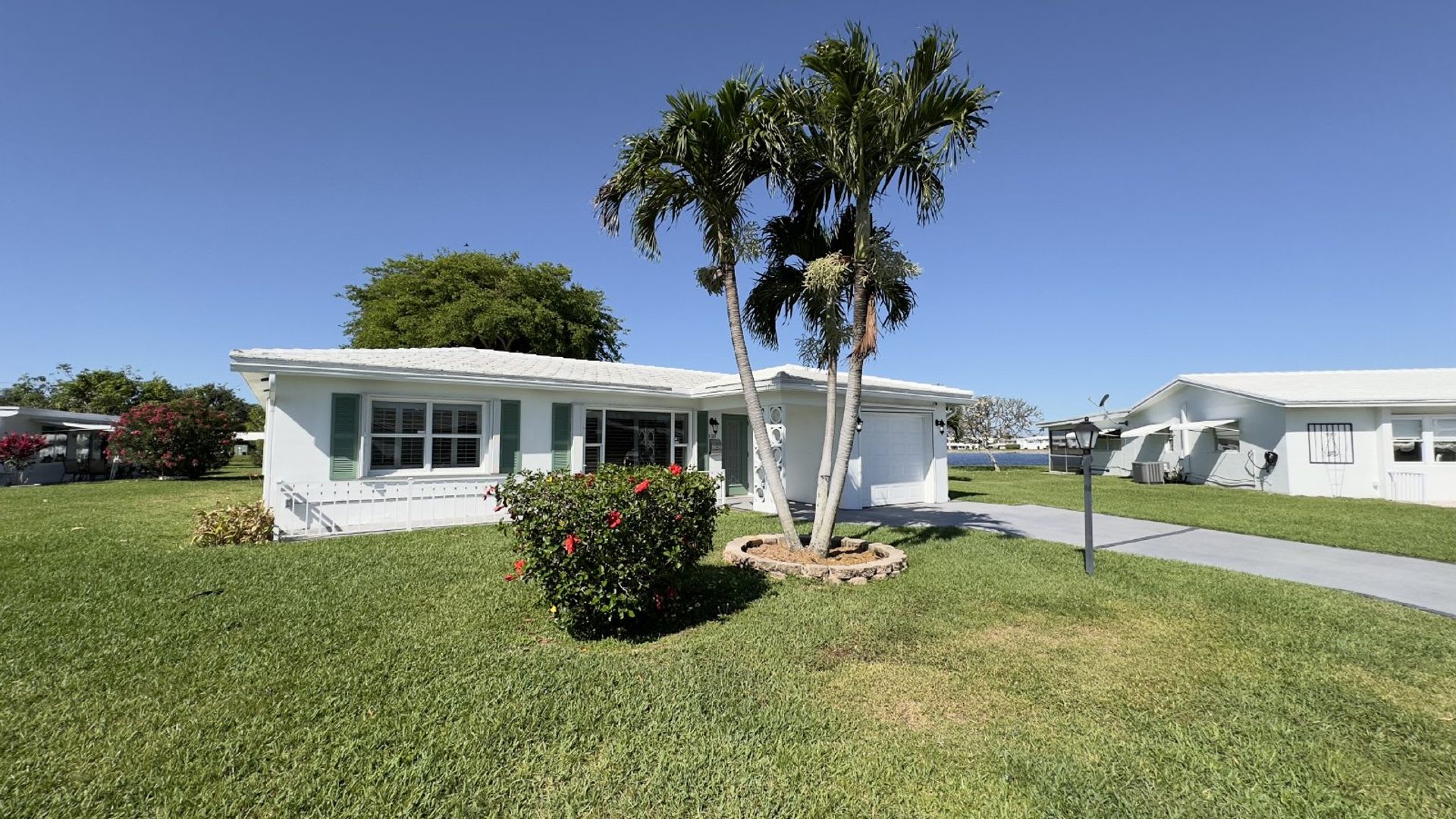 Lakefront 2BR Home in 55+ Leisureville Community – photo 4