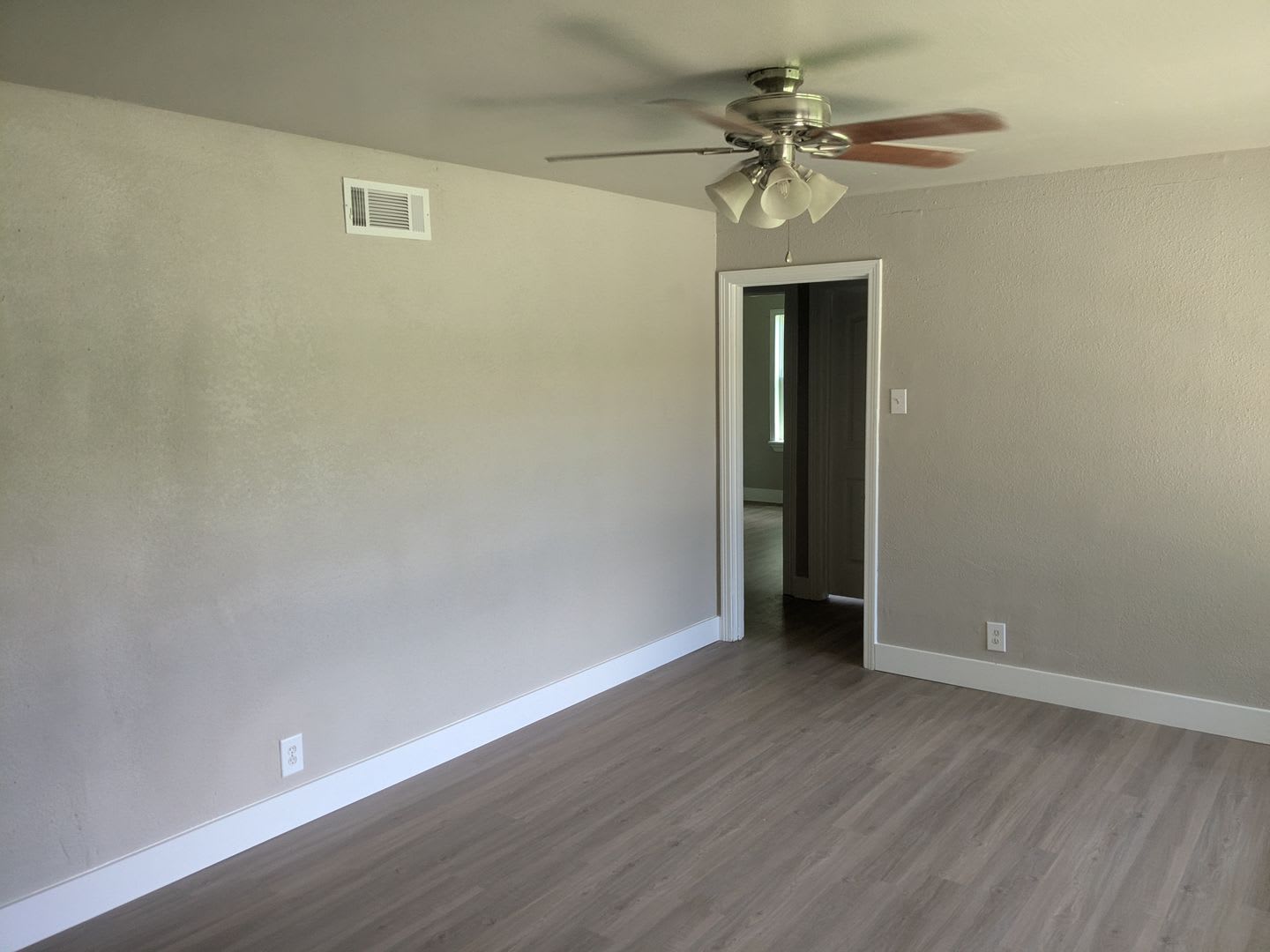Remodeled 3/1 with Fenced Yard and Laundry Room – photo 2