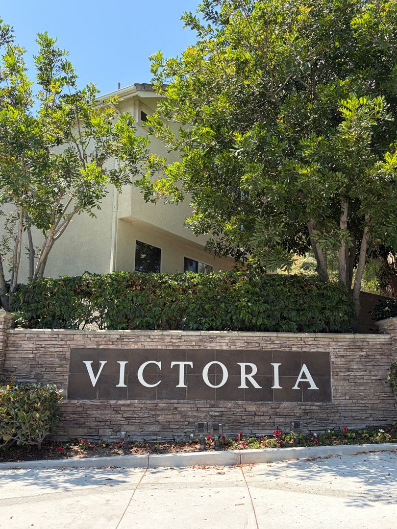 BEAUTIFUL 3 BR/2.5 BATH PLUS LARGE LOFT DETACHED HOME IN GATED COMMUNITY – photo 3