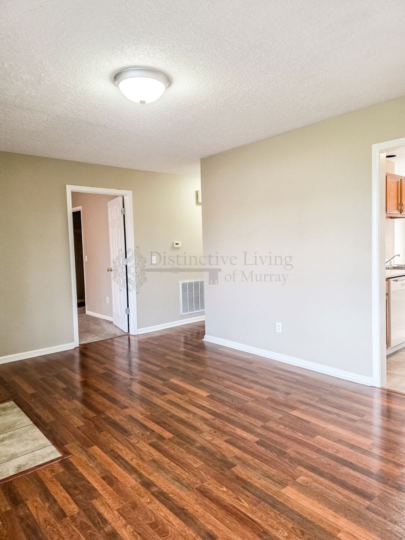 Showings Available Beginning 8 20 26 Large 2 Bedroom 1 Bath Duplex – photo 5
