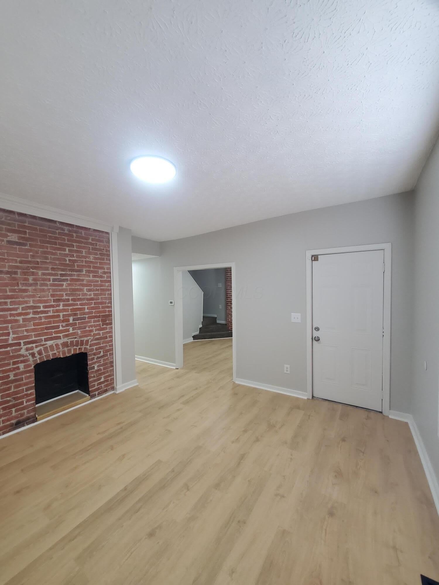 33 S Cypress Avenue – photo 2
