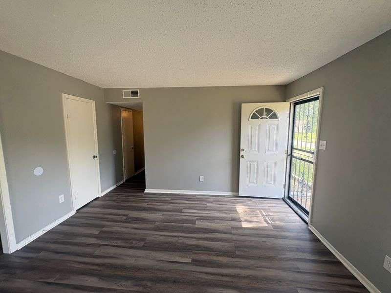 4401 Howardcrest Dr – photo 4