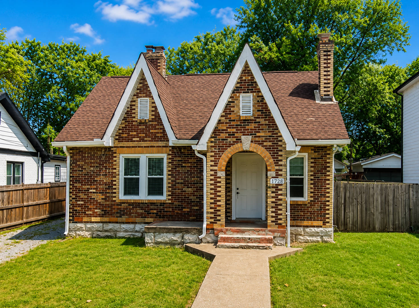 3 Bed 2 Bath Home W Fenced Backyard – photo 1