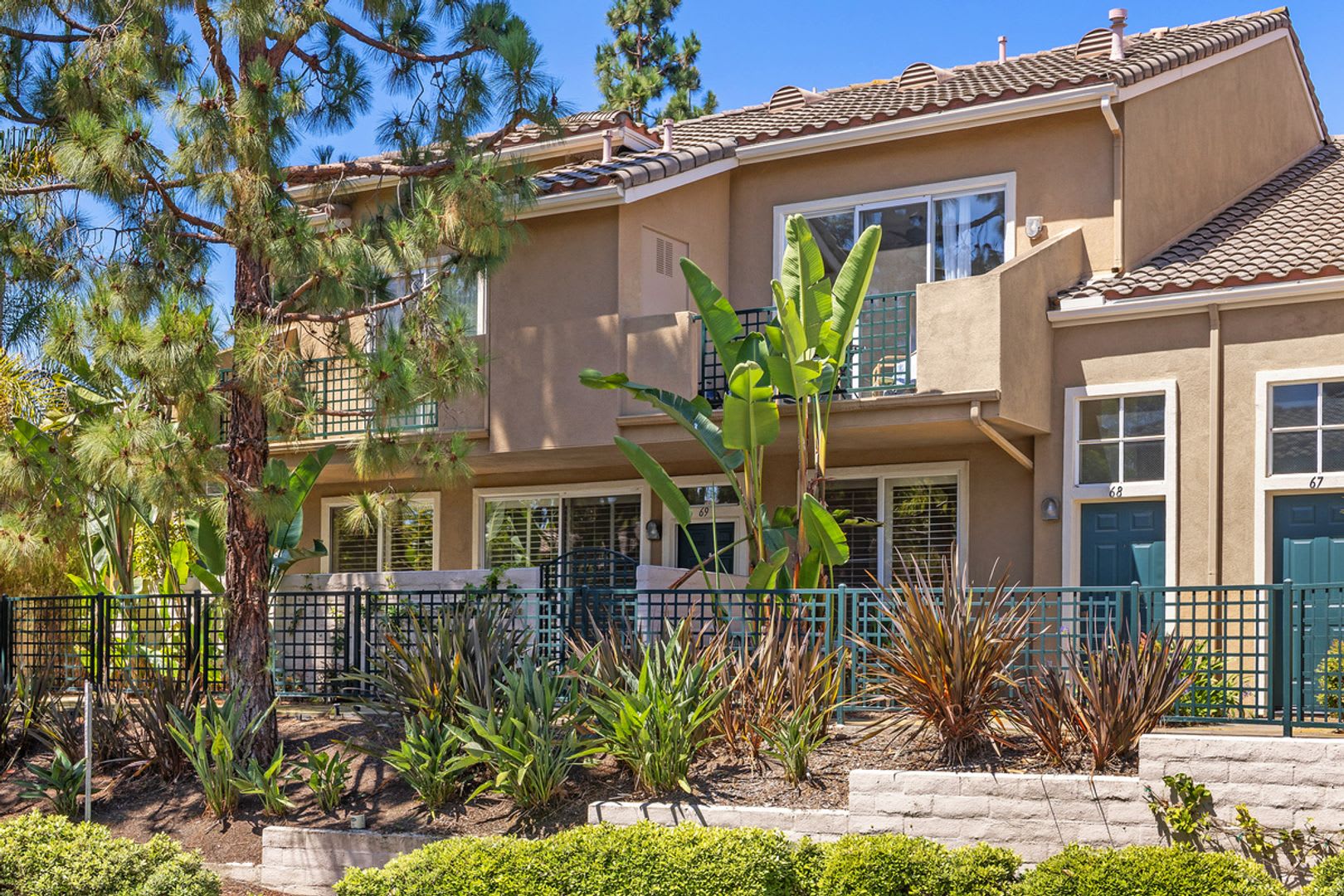 Charming 2 bedroom condo – photo 1