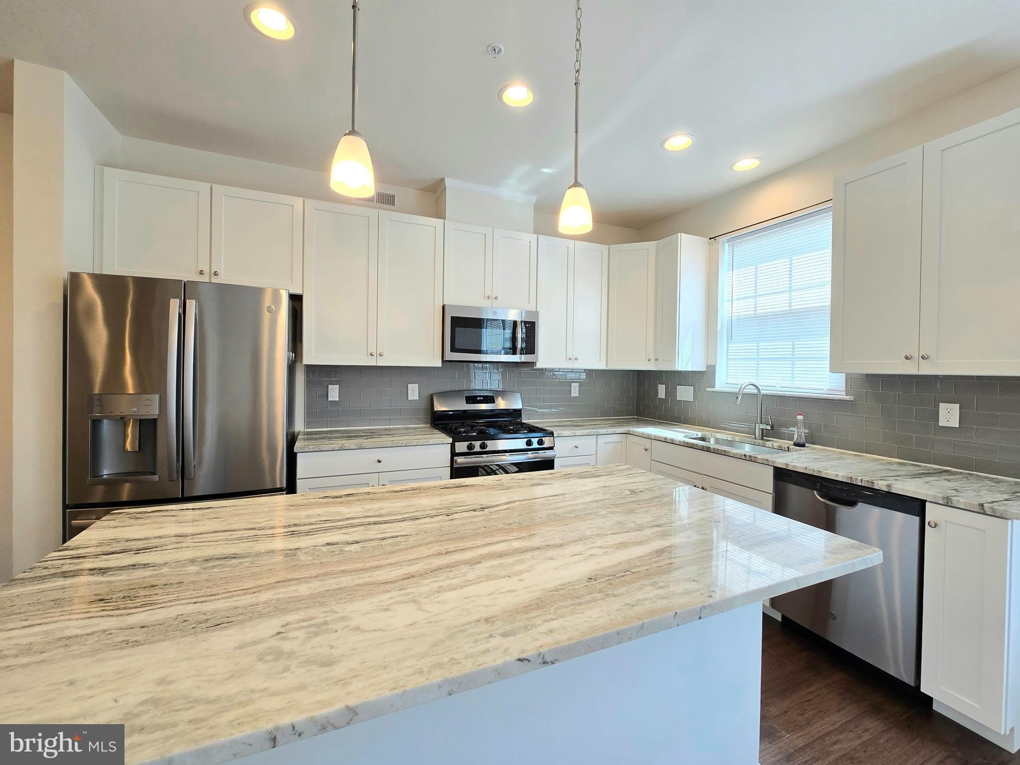 1045 CHAPMAN Circle – photo 2