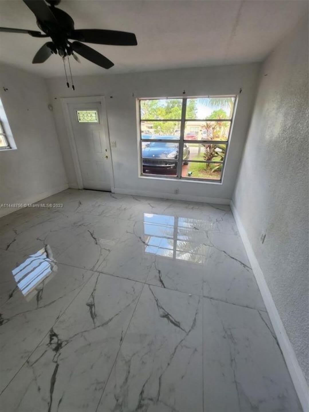 1420 N 70th Avenue – photo 2