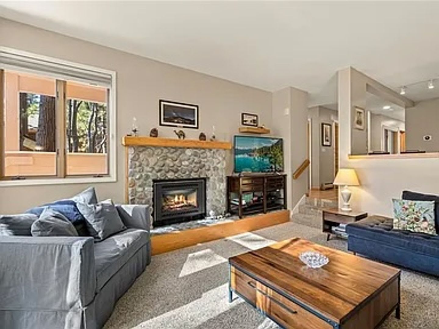 3 Bedroom McCloud sunny bright location – photo 2