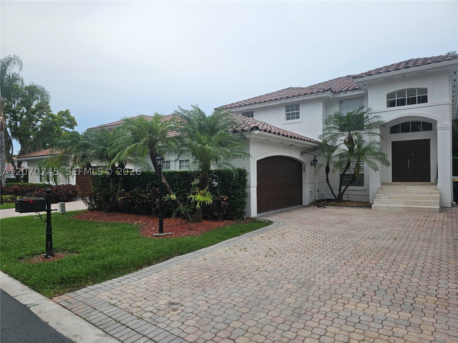 4501 Nw 93Rd Doral Ct – photo 1