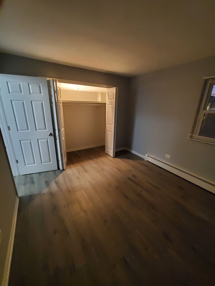 1034 E Division St – photo 3