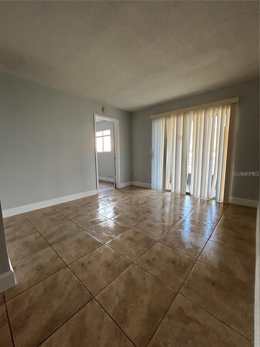 946 Lake Destiny Road – photo 4