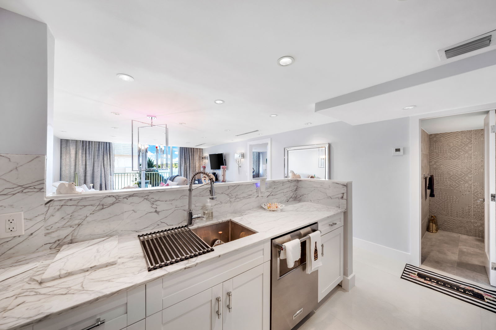 5838 Collins Avenue – photo 3