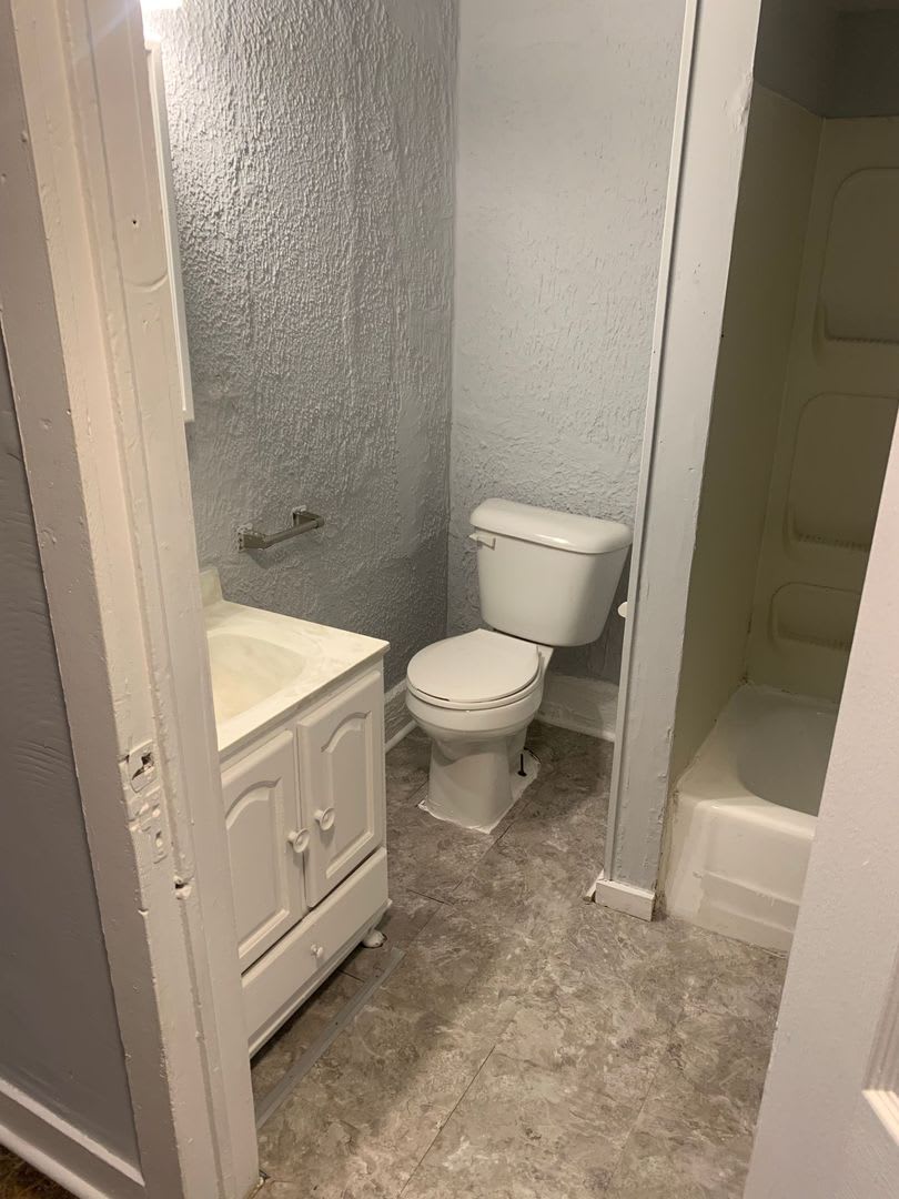 4 Bedroom Single Family – photo 3