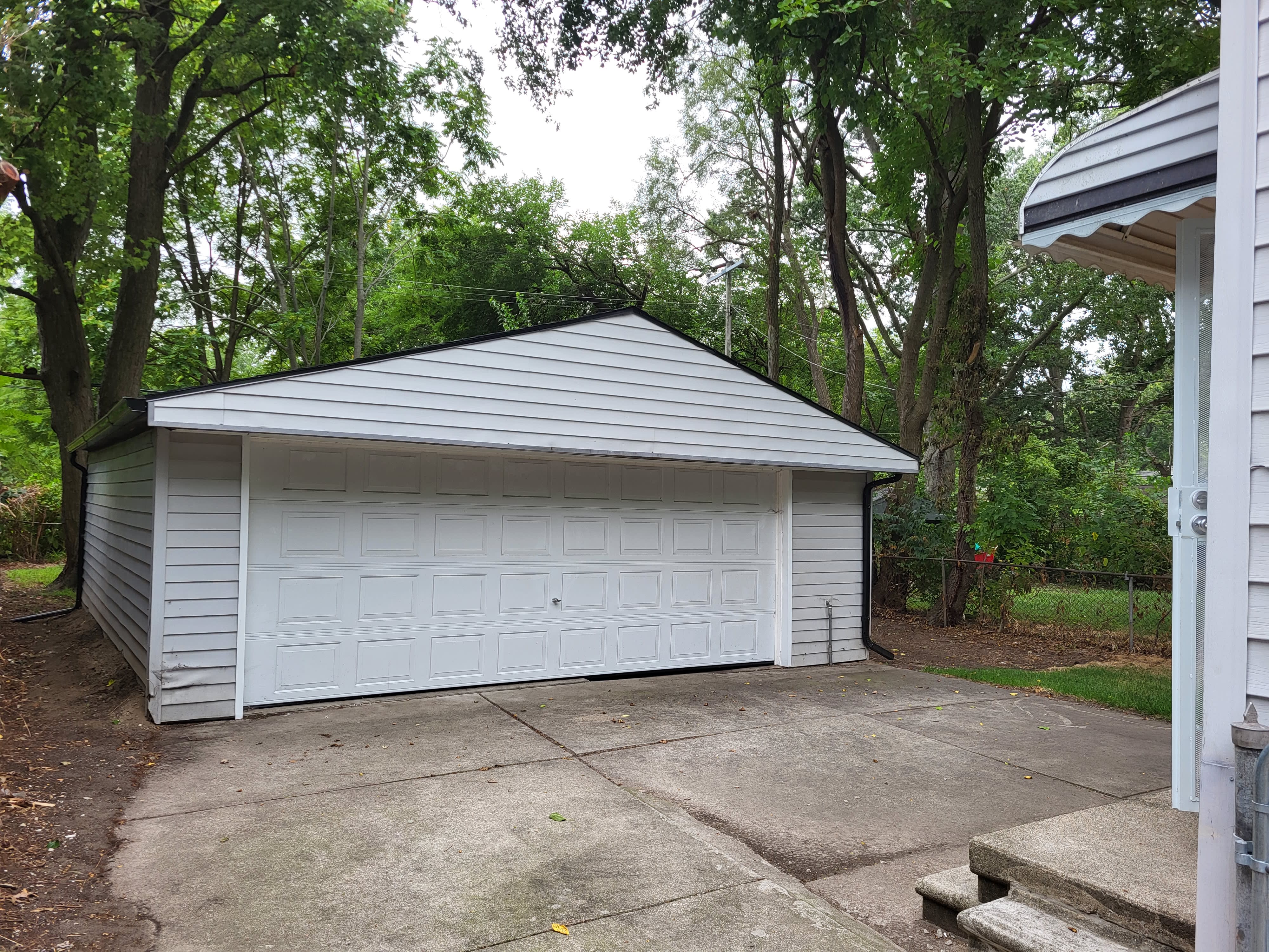 26011 Dartmouth St – photo 2