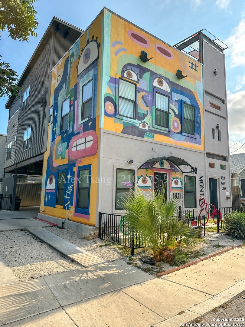 811 Montana St – photo 1