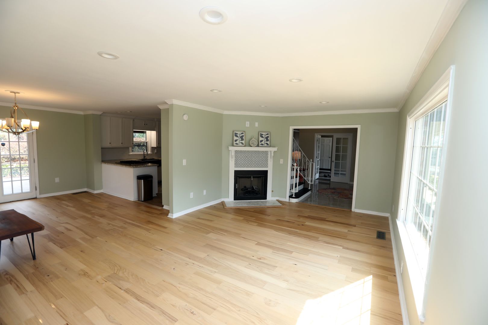 This Distinguished Five Bedroom Three Bathroom Residence Offers An Exceptional Combination Of Refined Living Spaces And Versatile Functionality – photo 4