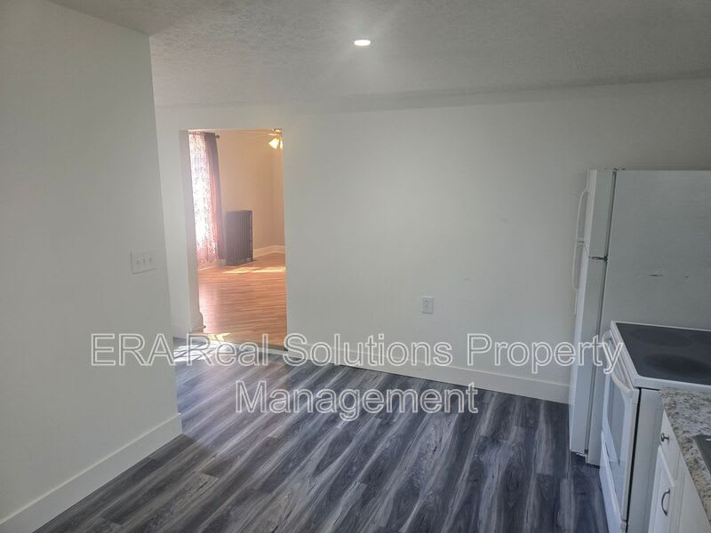 1370 East Ave – photo 3