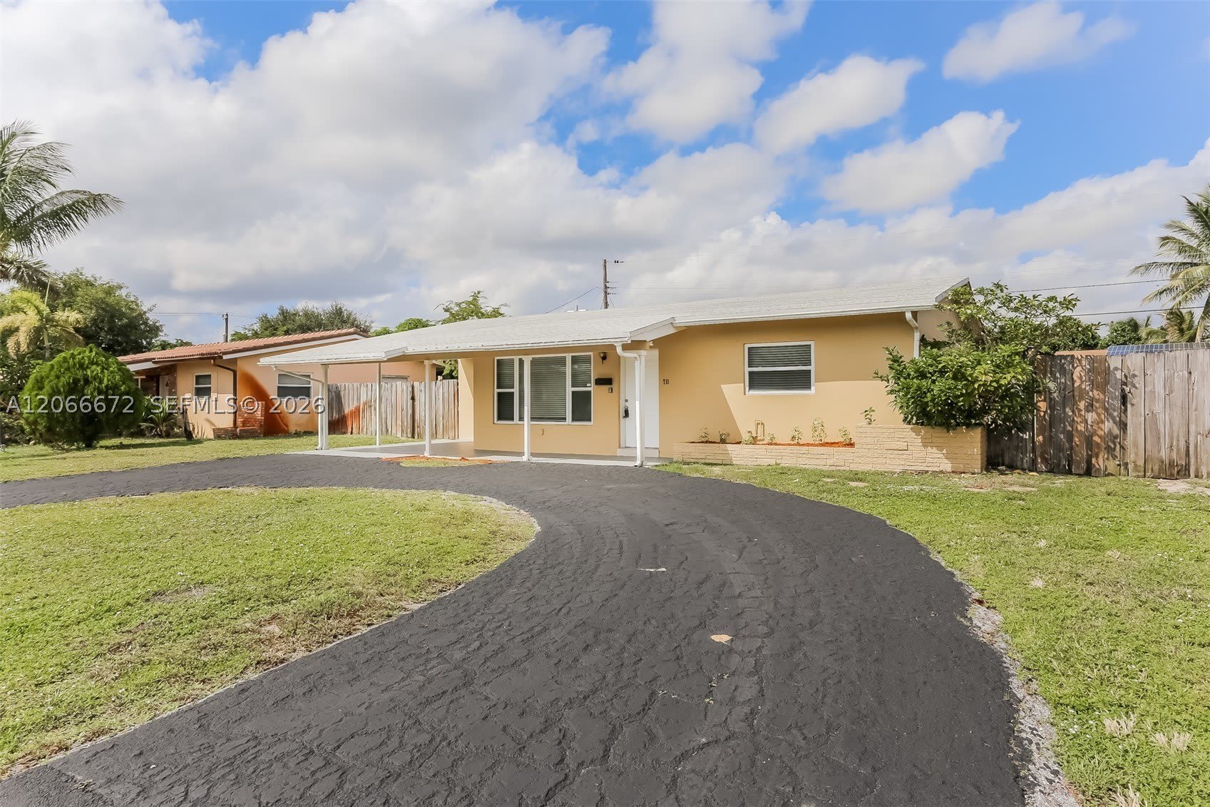 711 NE 30th St – photo 2