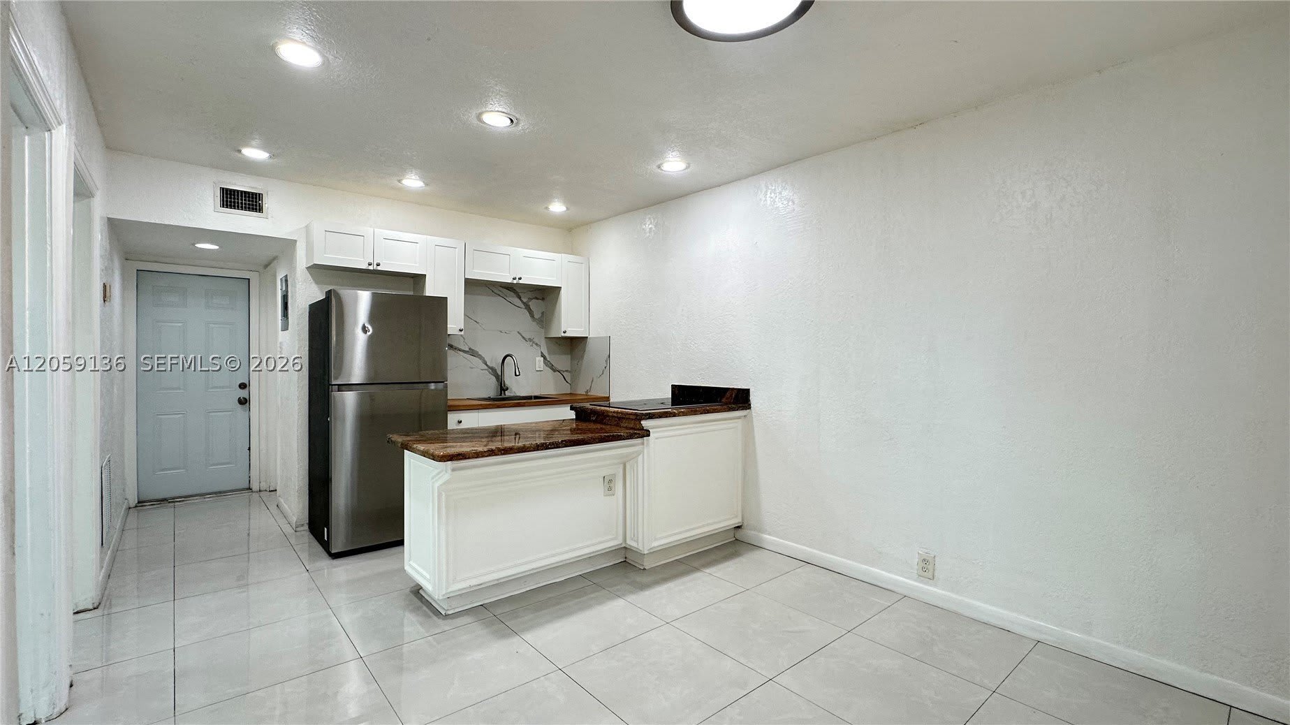 2220 Charleston St – photo 3