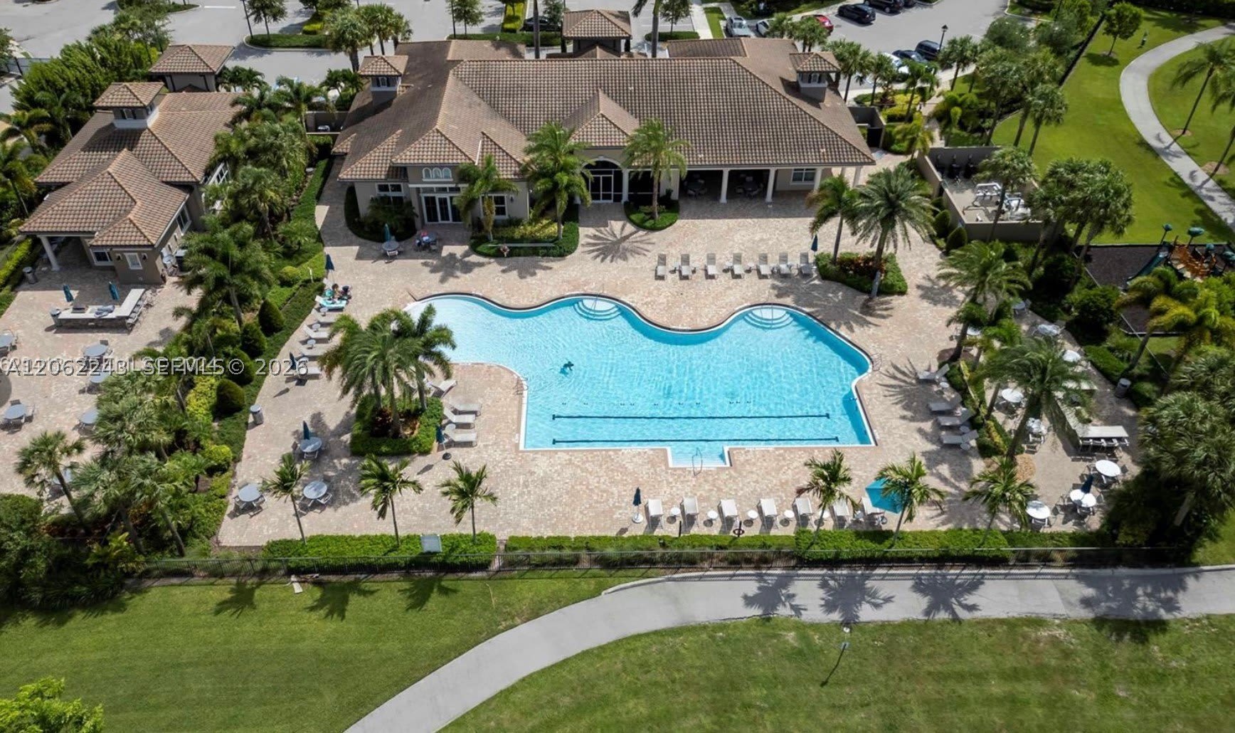 1240 Eucalyptus Dr – photo 1
