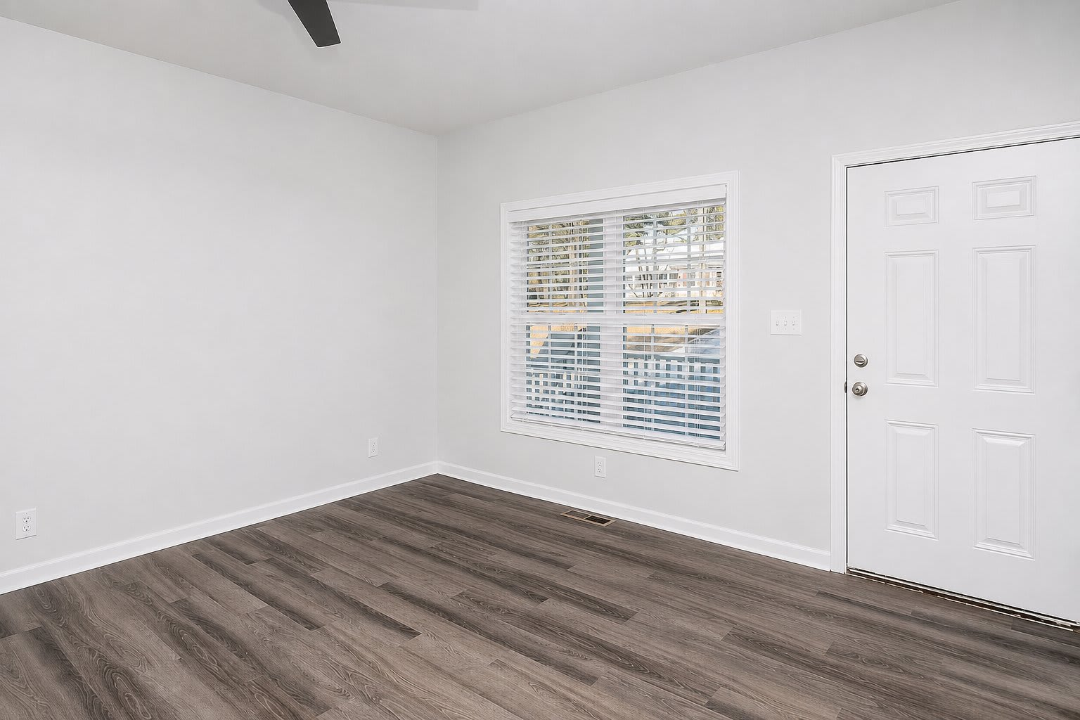 2612 Holloway St – photo 5