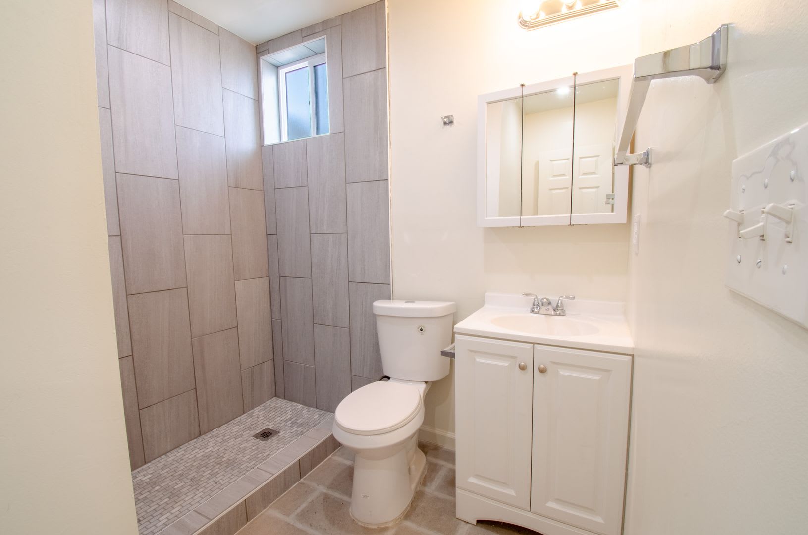 Newly Remodeled Home Near University of Arizona! – photo 4