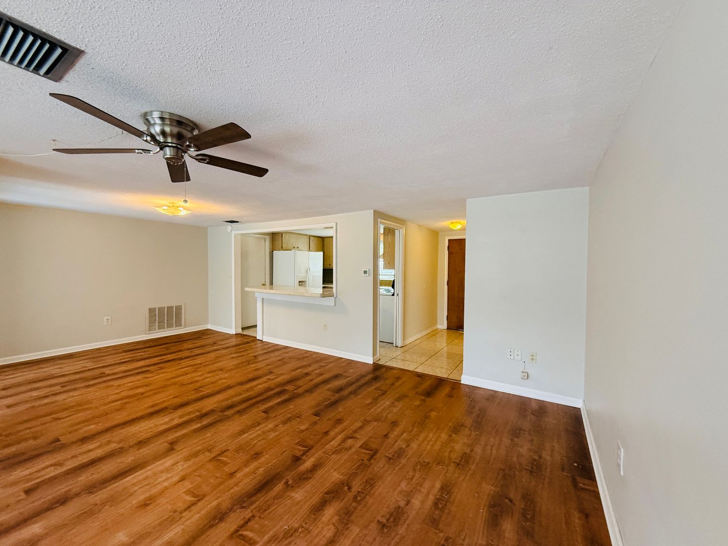 Beautiful Updated 2-Bedroom Home for rent with Screened-In Pool! – photo 3