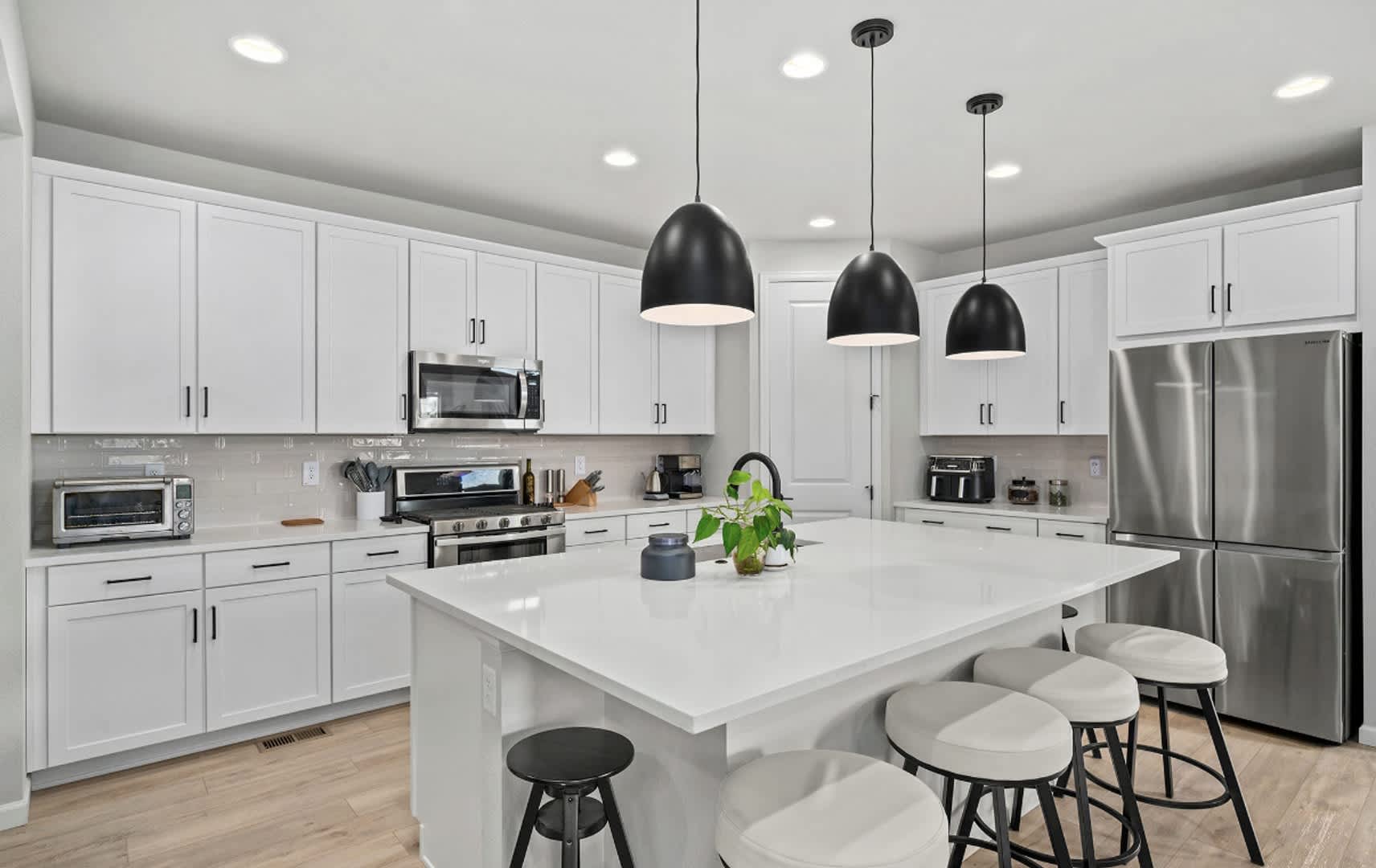 Gorgeous 4 Bedroom 4 Bathroom Reunion Home – photo 4