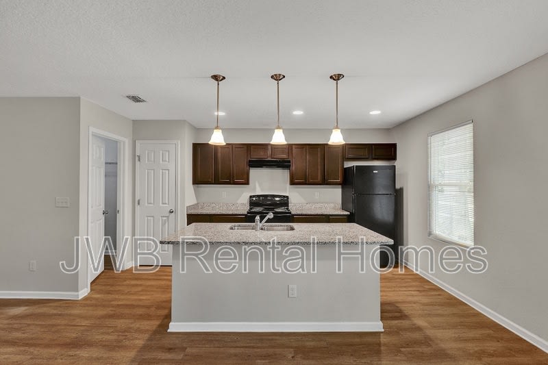 4643 Williamsburg Ave – photo 2