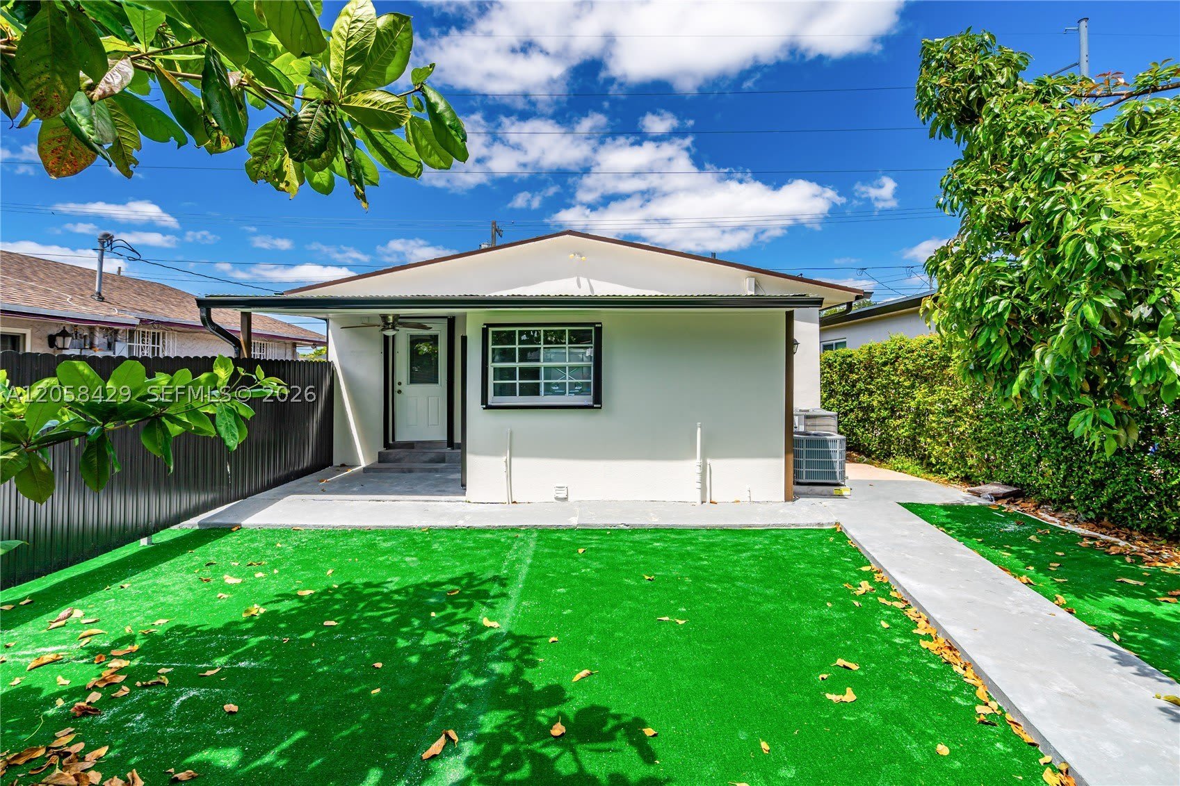 2309 SW 62nd Ave – photo 1
