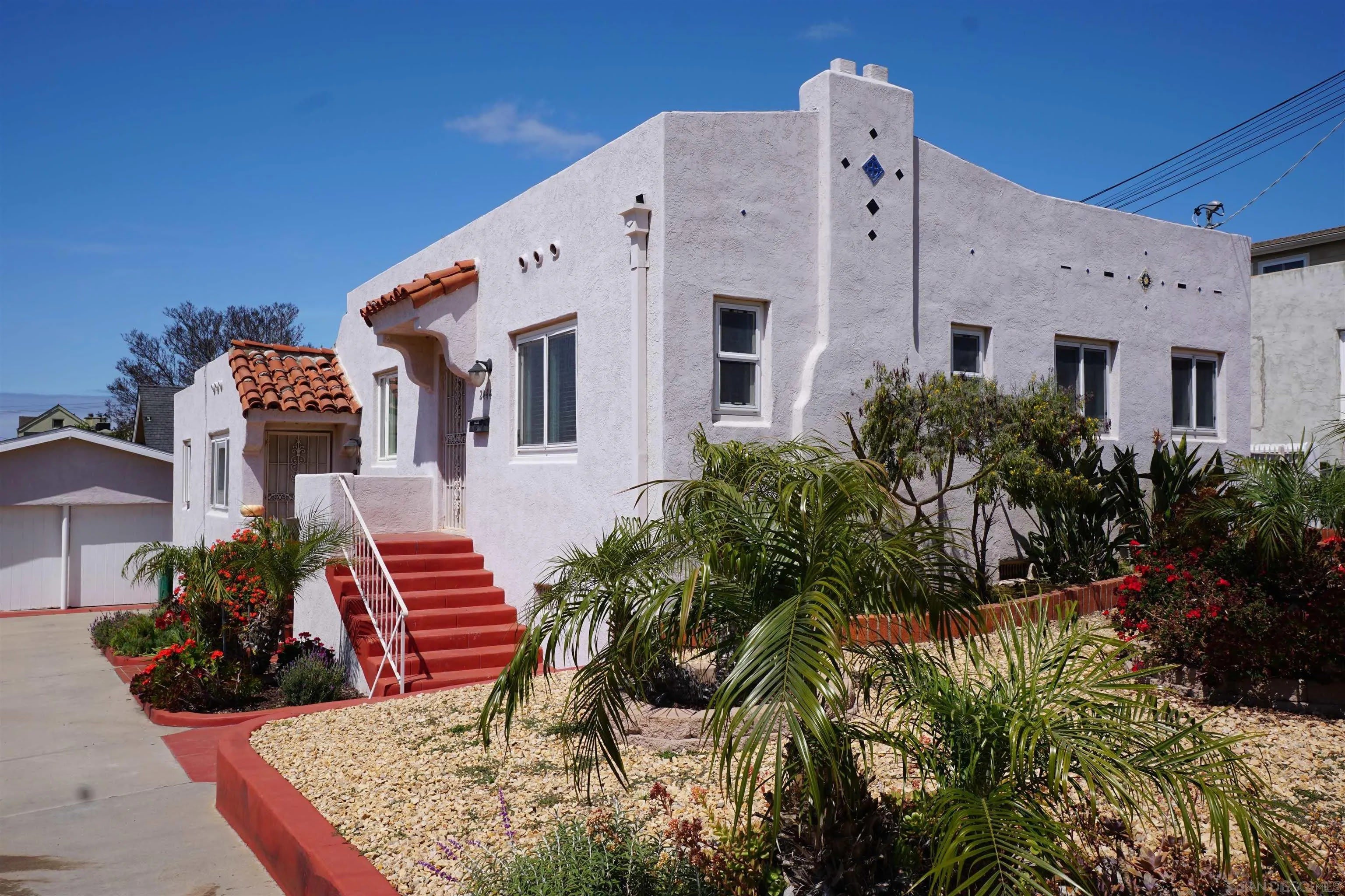 2444 Curlew St – photo 1