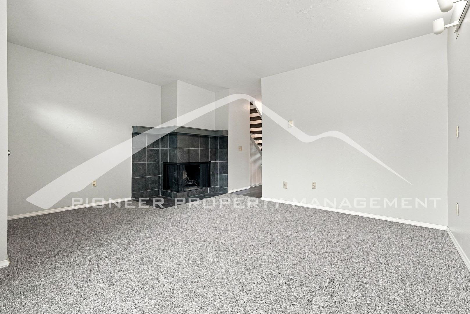 Lovely Townhome with Fenced Back Patio Area! – photo 4