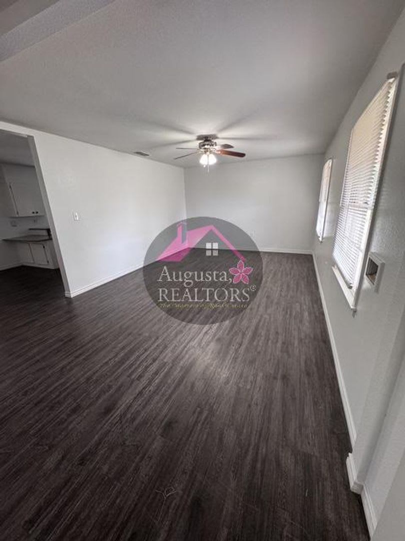 Large 4 Bedroom Home Close To Acu – photo 2
