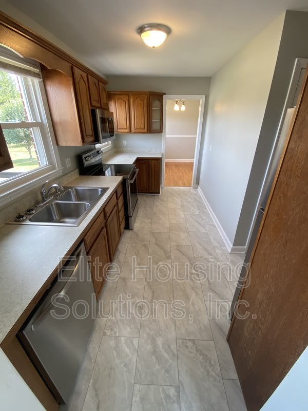 890 N 10th St. – photo 3