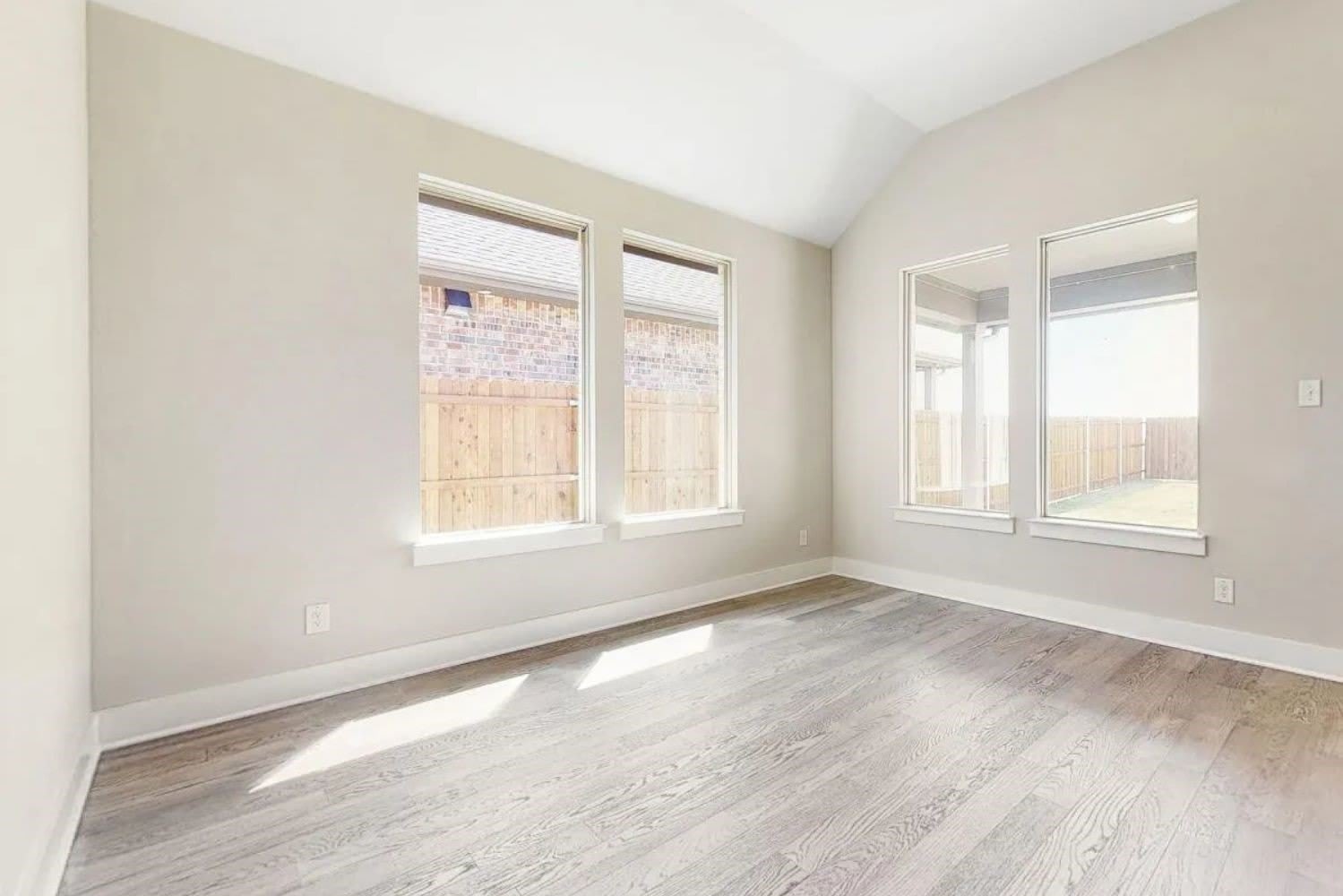 1432 Lawnview Drive – photo 5
