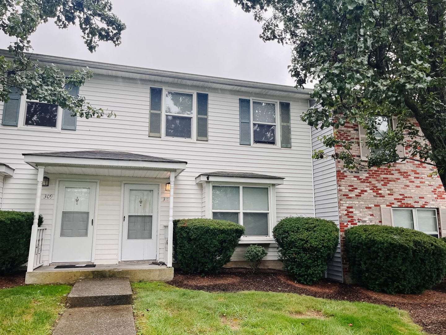 4 Bedroom 2 Bath Townhouse – photo 2