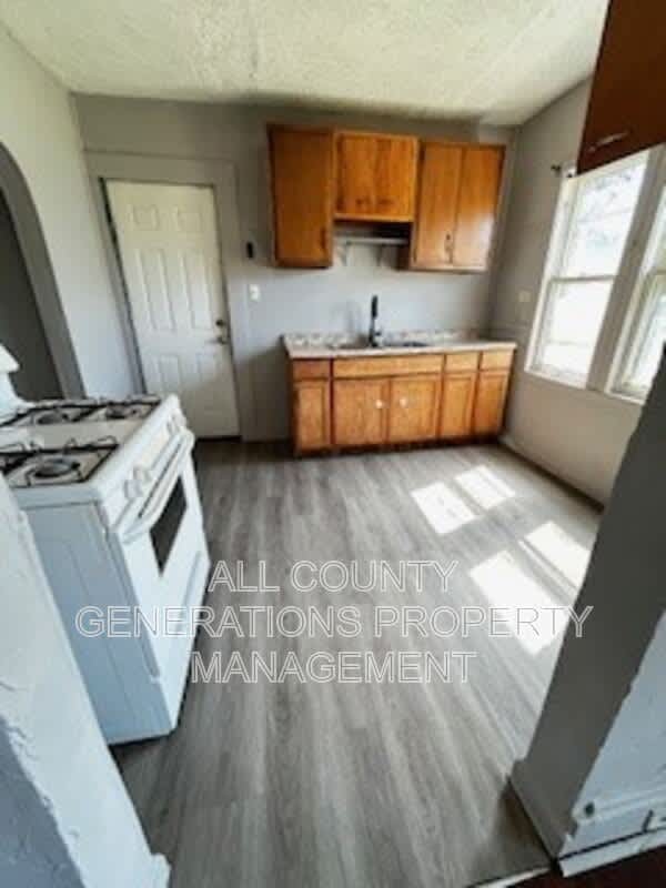 1011 E 140 ST DN – photo 3