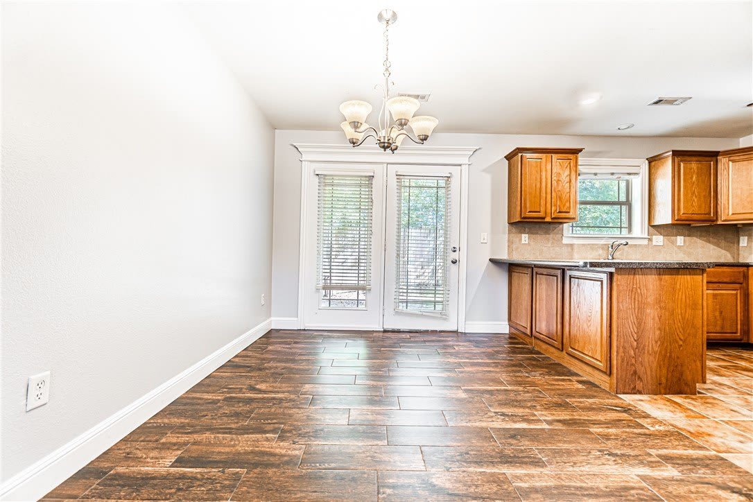 802 NW Baker Street – photo 3