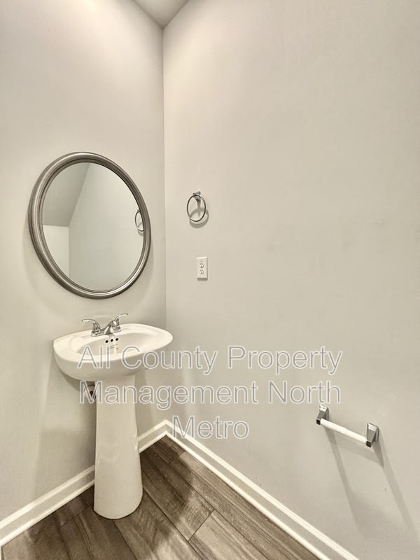 305 Rolling Green Road – photo 5