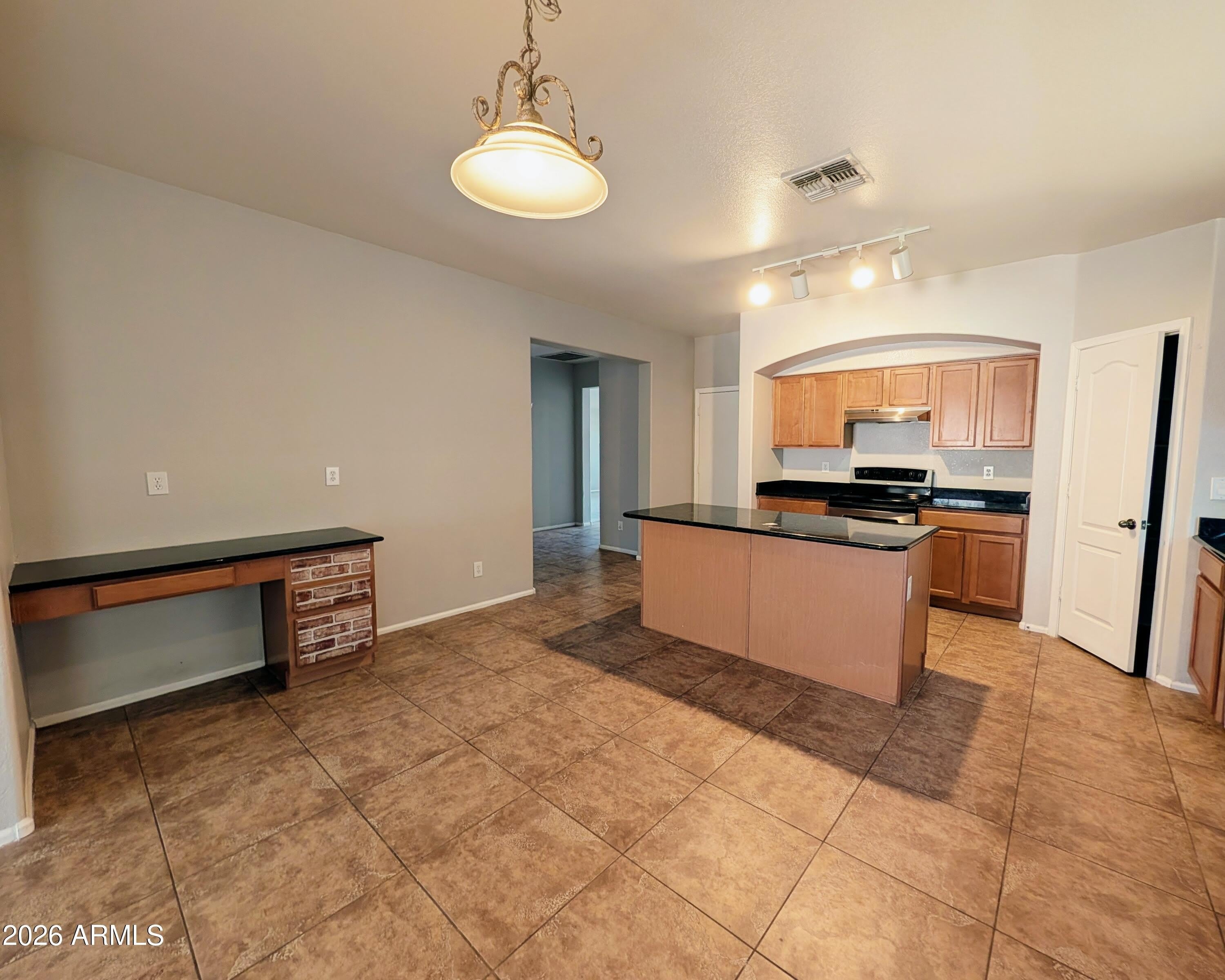738 E SADDLE Way – photo 5