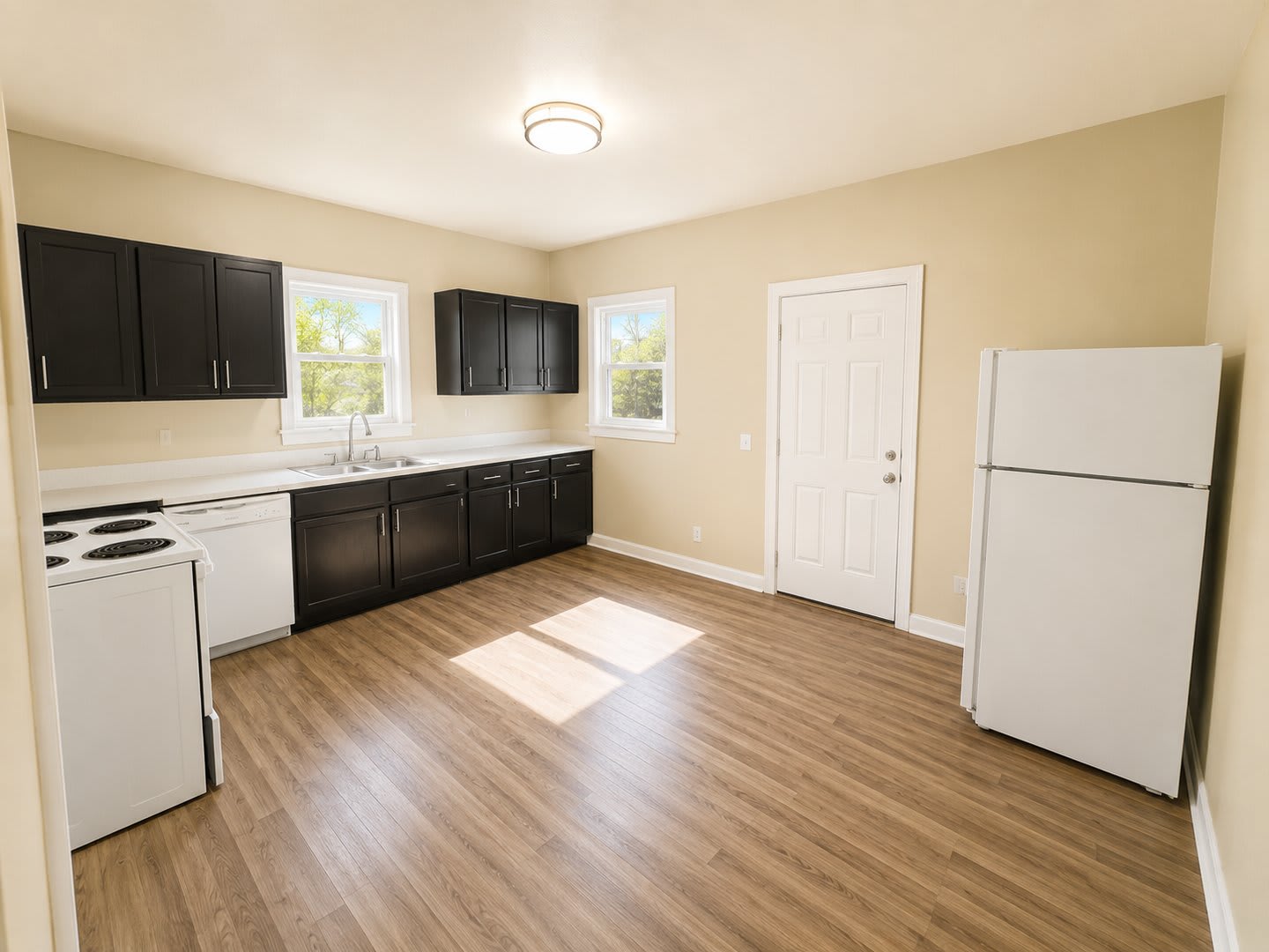 3 bedroom 1 bathroom House – photo 2