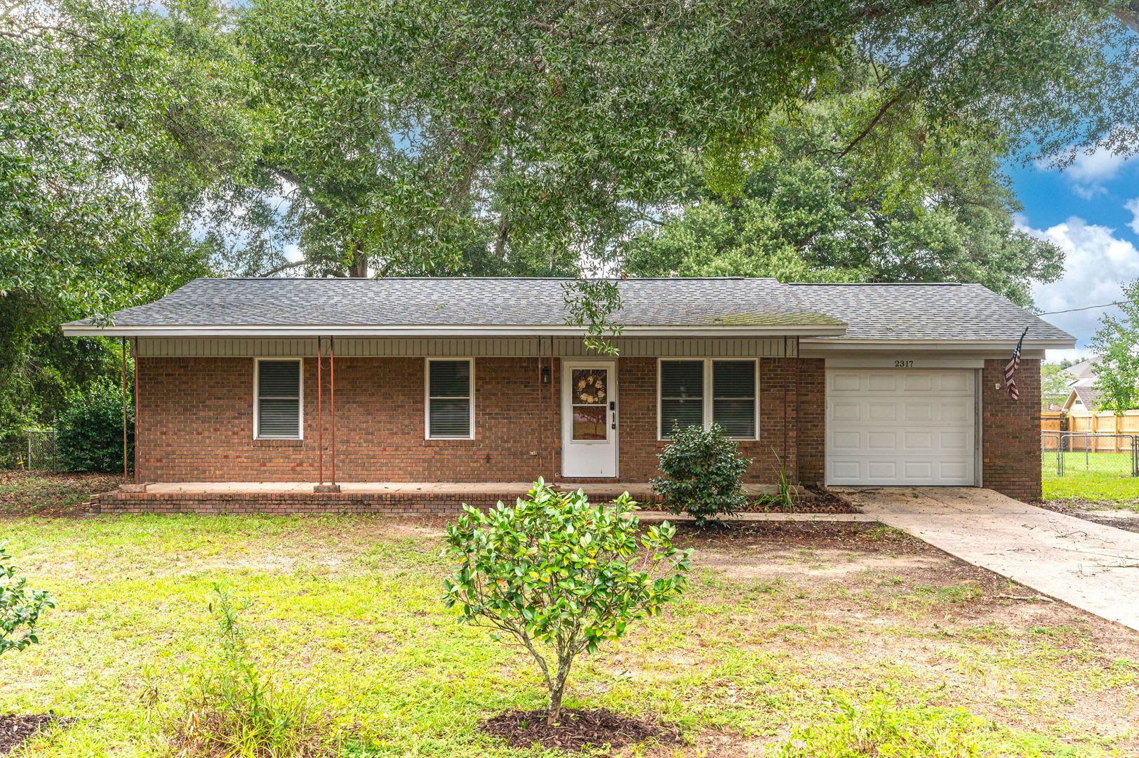 2317 Lewis St – photo 2