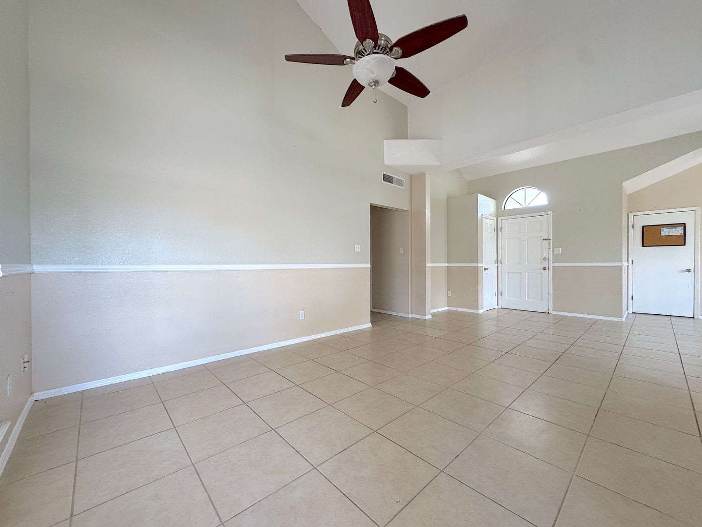 East El Paso 3 bed 2 bath Refrig A/C – photo 5